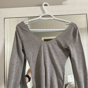 LOWCUT LONG-SLEEVE CROP TOP